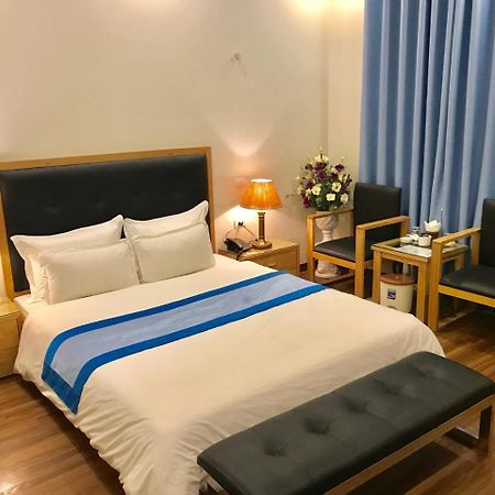 Van Lung Hotel Royal מראה חיצוני תמונה