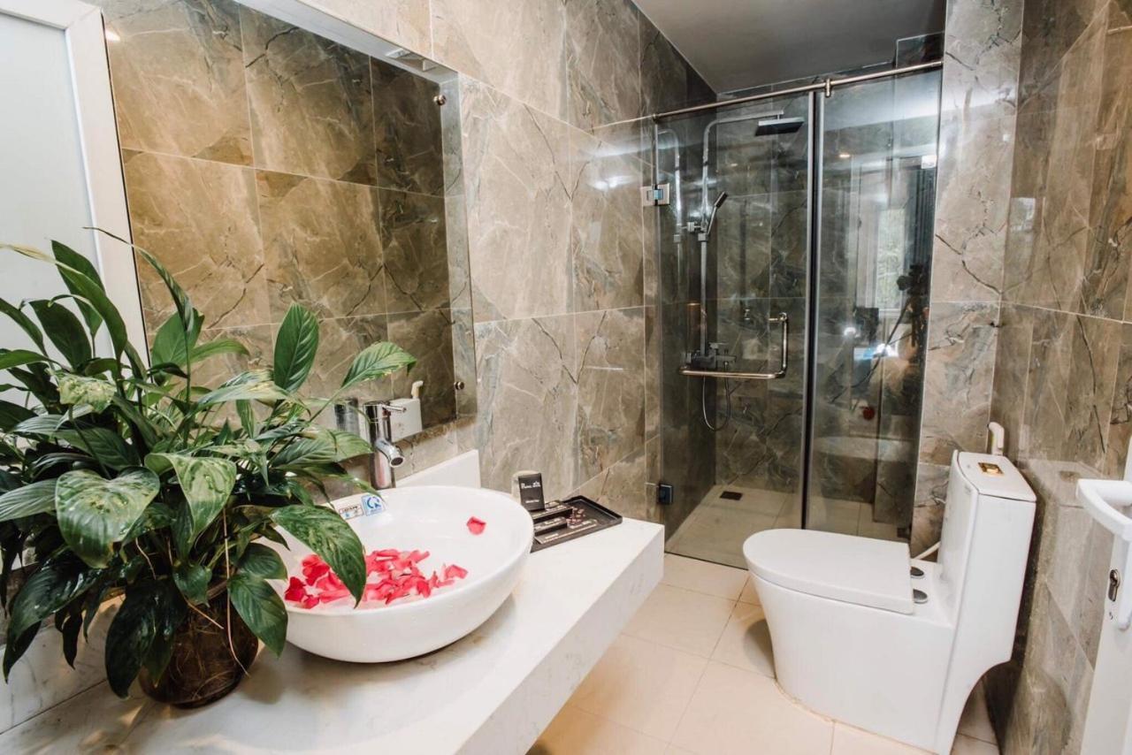 Van Lung Hotel Royal מראה חיצוני תמונה