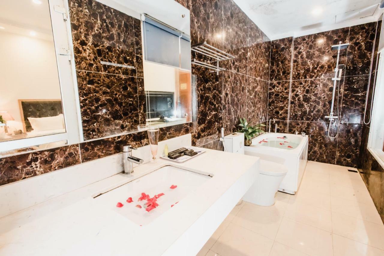 Van Lung Hotel Royal מראה חיצוני תמונה